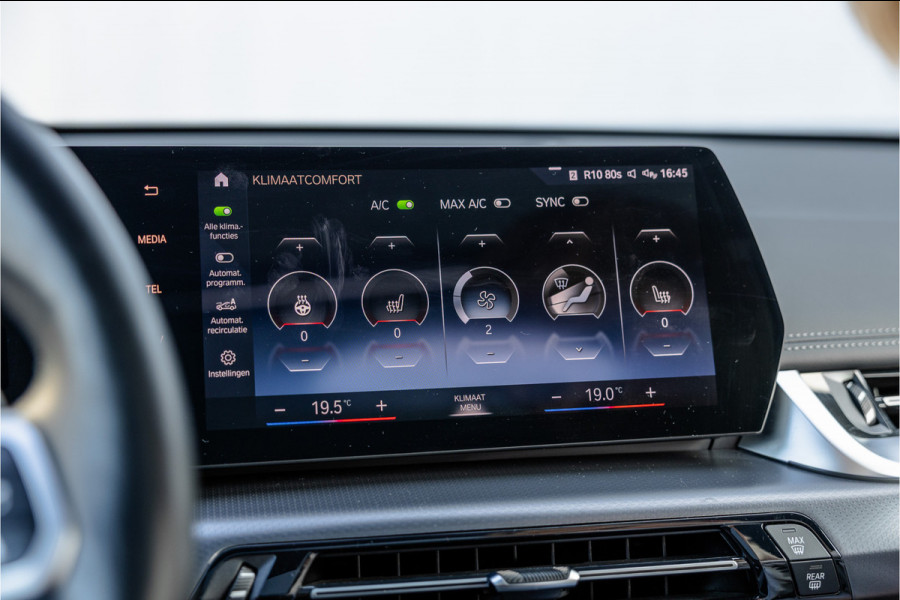 BMW X1 xDrive30e M Sport Pano / Leder / Harman Kardon / 360 camera / Head-up / Massage stoel /
