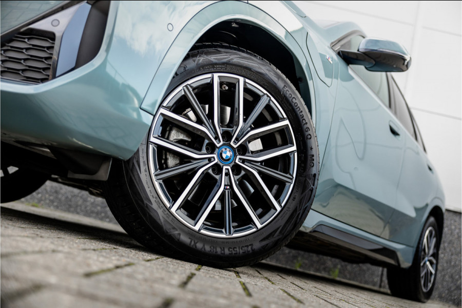 BMW X1 xDrive30e M Sport Pano / Leder / Harman Kardon / 360 camera / Head-up / Massage stoel /