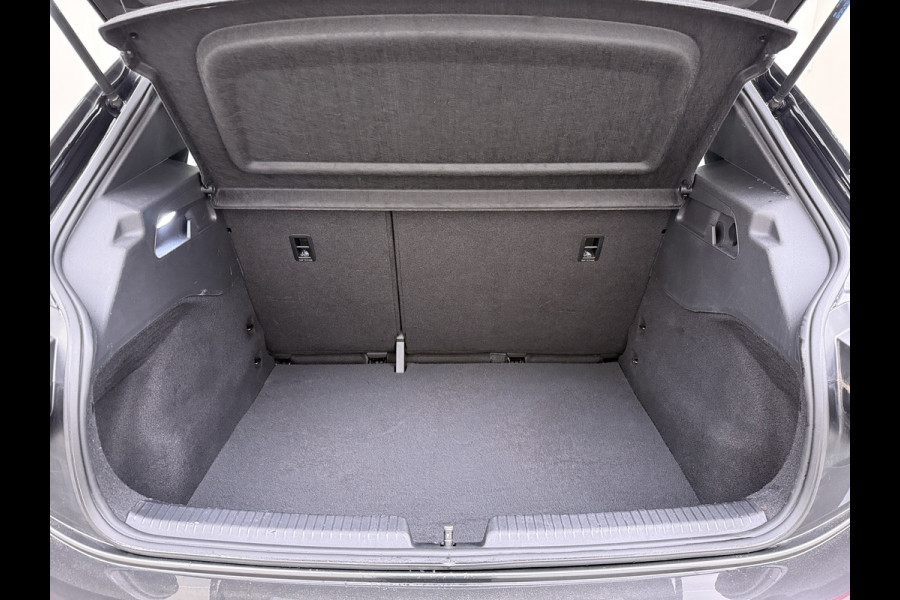 Volkswagen ID.3 62kWh SOH 91% Adap.Cruise Stoel+Stuurverwarming Navi Ecc Apple Carplay Android Auto DAB All-Season Banden Isofix Bluetooth Keyless start Rijstrooksensor 1e Eigenaar Dealeronderhouden Origineel Nederlandse Auto