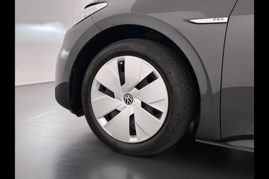 Volkswagen ID.3 62kWh SOH 91% Adap.Cruise Stoel+Stuurverwarming Navi Ecc Apple Carplay Android Auto DAB All-Season Banden Isofix Bluetooth Keyless start Rijstrooksensor 1e Eigenaar Dealeronderhouden Origineel Nederlandse Auto