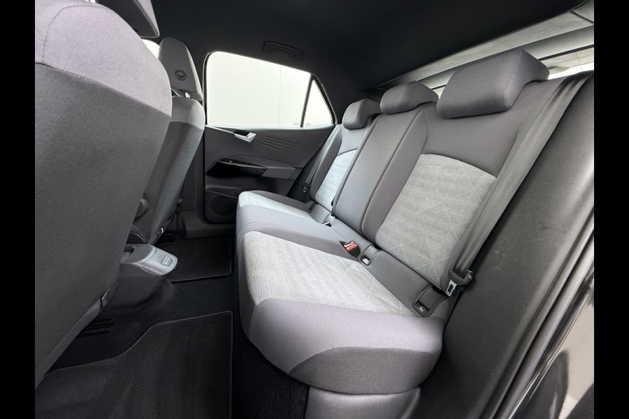 Volkswagen ID.3 62kWh SOH 91% Adap.Cruise Stoel+Stuurverwarming Navi Ecc Apple Carplay Android Auto DAB All-Season Banden Isofix Bluetooth Keyless start Rijstrooksensor 1e Eigenaar Dealeronderhouden Origineel Nederlandse Auto