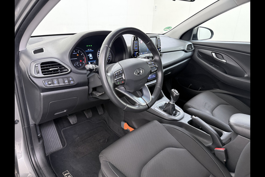 Hyundai i30 5Drs 120PK Trekhaak Camera Ecc Android Auto Apple Carplay Navi Pdc Comfort Cruise Control Led Bluetooth DAB Lane Assist Issofix Origineel Nederlandse Auto