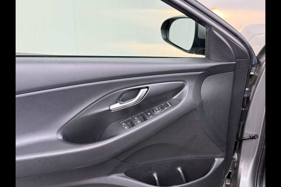Hyundai i30 5Drs 120PK Trekhaak Camera Ecc Android Auto Apple Carplay Navi Pdc Comfort Cruise Control Led Bluetooth DAB Lane Assist Issofix Origineel Nederlandse Auto