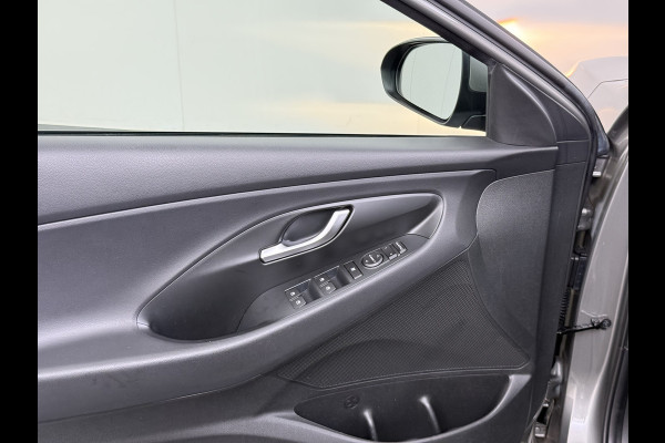 Hyundai i30 5Drs 120PK Trekhaak Camera Ecc Android Auto Apple Carplay Navi Pdc Comfort Cruise Control Led Bluetooth DAB Lane Assist Issofix Origineel Nederlandse Auto