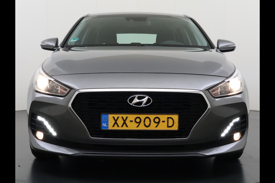 Hyundai i30 5Drs 120PK Trekhaak Camera Ecc Android Auto Apple Carplay Navi Pdc Comfort Cruise Control Led Bluetooth DAB Lane Assist Issofix Origineel Nederlandse Auto