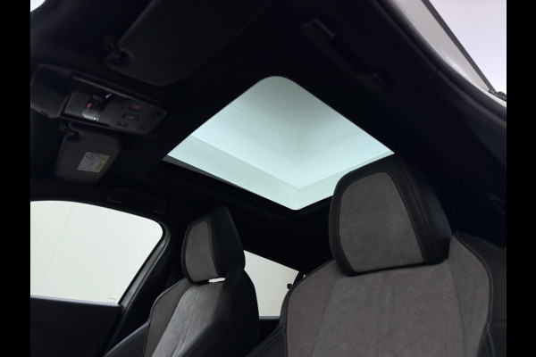 Peugeot e-2008 EV GT Pack SOH 90% Panoramadak Adap.Cruise 360°Camera Stoelverwarming Apple Carplay Android Auto 50kWh Navi Ecc Lmv Led Lane Assist Voorruitverwarming 1e Eigenaar Dealeronderhouden Origineel Nederlandse Auto