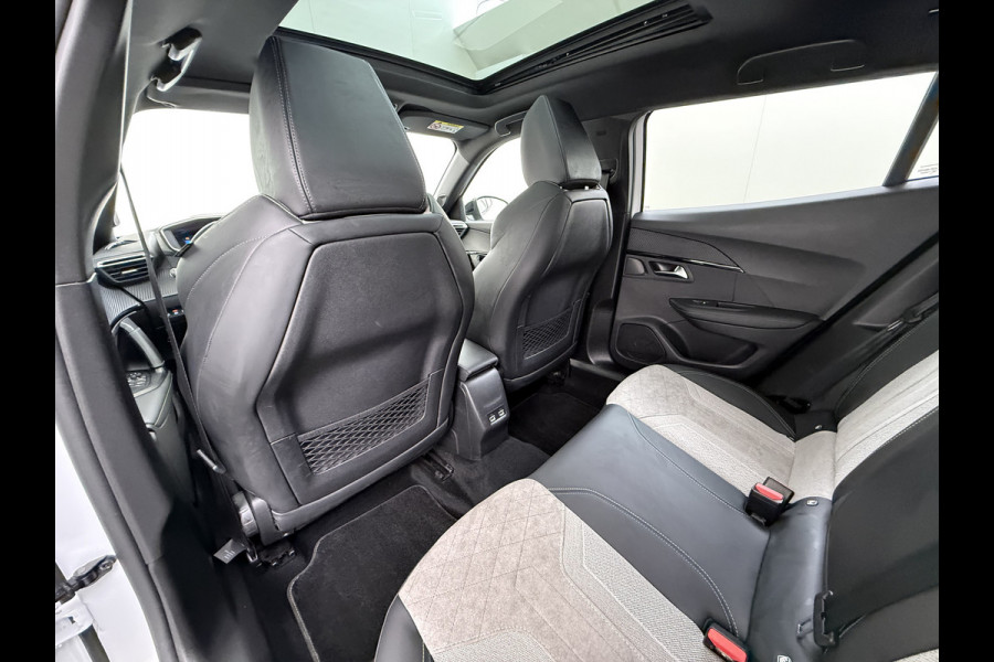 Peugeot e-2008 EV GT Pack SOH 90% Panoramadak Adap.Cruise 360°Camera Stoelverwarming Apple Carplay Android Auto 50kWh Navi Ecc Lmv Led Lane Assist Voorruitverwarming 1e Eigenaar Dealeronderhouden Origineel Nederlandse Auto