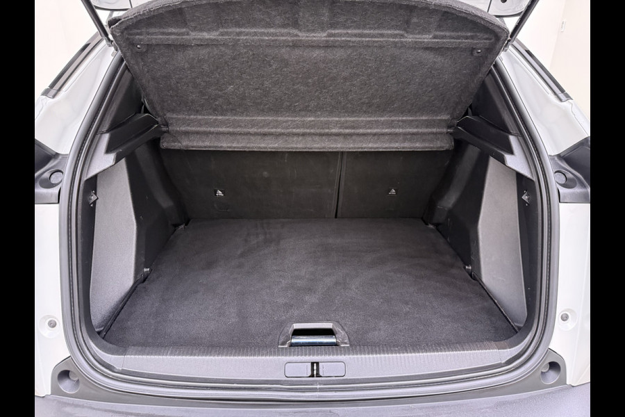 Peugeot e-2008 EV GT Pack SOH 90% Panoramadak Adap.Cruise 360°Camera Stoelverwarming Apple Carplay Android Auto 50kWh Navi Ecc Lmv Led Lane Assist Voorruitverwarming 1e Eigenaar Dealeronderhouden Origineel Nederlandse Auto