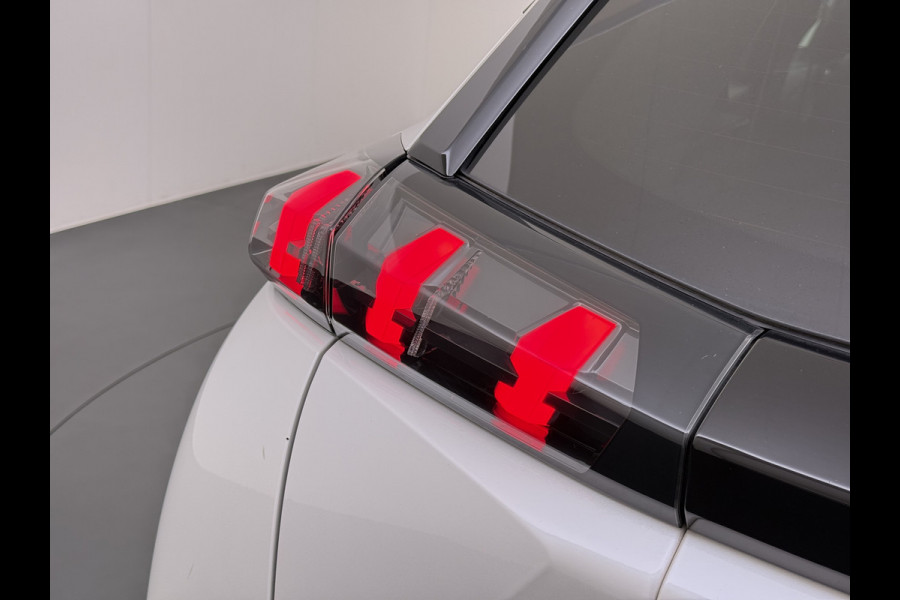 Peugeot e-2008 EV GT Pack SOH 90% Panoramadak Adap.Cruise 360°Camera Stoelverwarming Apple Carplay Android Auto 50kWh Navi Ecc Lmv Led Lane Assist Voorruitverwarming 1e Eigenaar Dealeronderhouden Origineel Nederlandse Auto