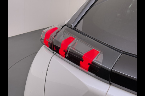 Peugeot e-2008 EV GT Pack SOH 90% Panoramadak Adap.Cruise 360°Camera Stoelverwarming Apple Carplay Android Auto 50kWh Navi Ecc Lmv Led Lane Assist Voorruitverwarming 1e Eigenaar Dealeronderhouden Origineel Nederlandse Auto