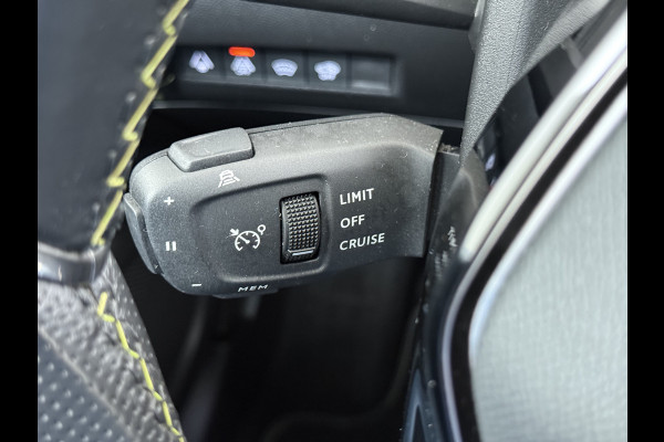 Peugeot e-2008 EV GT Pack SOH 90% Panoramadak Adap.Cruise 360°Camera Stoelverwarming Apple Carplay Android Auto 50kWh Navi Ecc Lmv Led Lane Assist Voorruitverwarming 1e Eigenaar Dealeronderhouden Origineel Nederlandse Auto