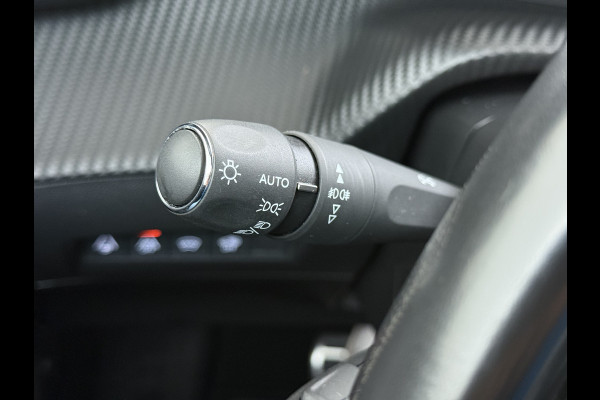 Peugeot e-2008 EV GT Pack SOH 90% Panoramadak Adap.Cruise 360°Camera Stoelverwarming Apple Carplay Android Auto 50kWh Navi Ecc Lmv Led Lane Assist Voorruitverwarming 1e Eigenaar Dealeronderhouden Origineel Nederlandse Auto