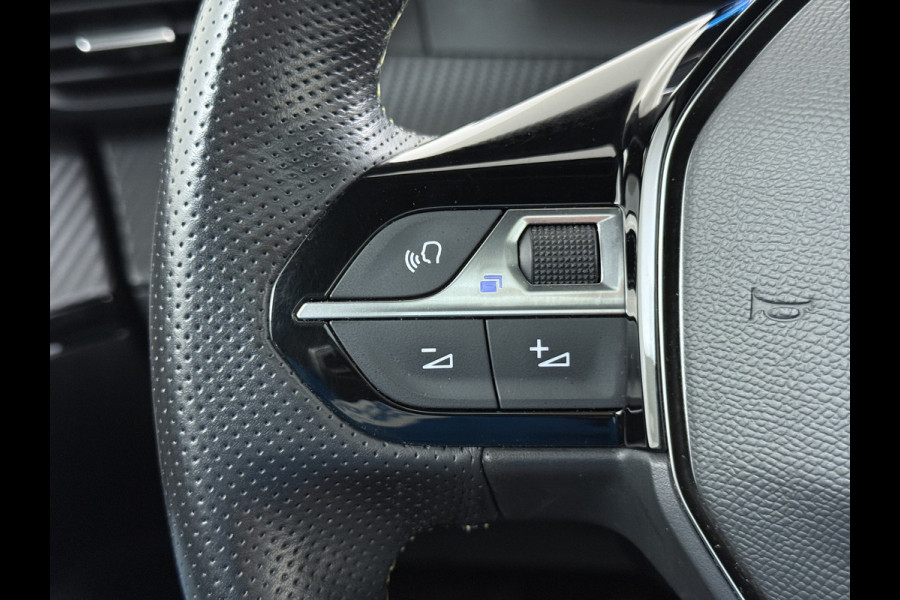 Peugeot e-2008 EV GT Pack SOH 90% Panoramadak Adap.Cruise 360°Camera Stoelverwarming Apple Carplay Android Auto 50kWh Navi Ecc Lmv Led Lane Assist Voorruitverwarming 1e Eigenaar Dealeronderhouden Origineel Nederlandse Auto