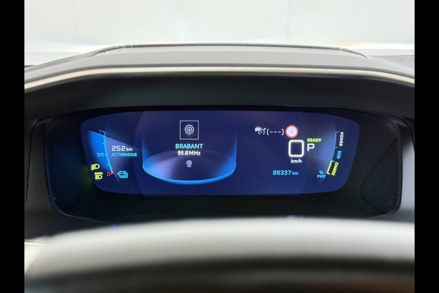 Peugeot e-2008 EV GT Pack SOH 90% Panoramadak Adap.Cruise 360°Camera Stoelverwarming Apple Carplay Android Auto 50kWh Navi Ecc Lmv Led Lane Assist Voorruitverwarming 1e Eigenaar Dealeronderhouden Origineel Nederlandse Auto