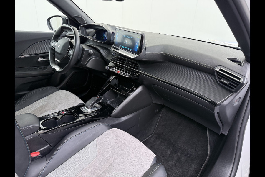 Peugeot e-2008 EV GT Pack SOH 90% Panoramadak Adap.Cruise 360°Camera Stoelverwarming Apple Carplay Android Auto 50kWh Navi Ecc Lmv Led Lane Assist Voorruitverwarming 1e Eigenaar Dealeronderhouden Origineel Nederlandse Auto