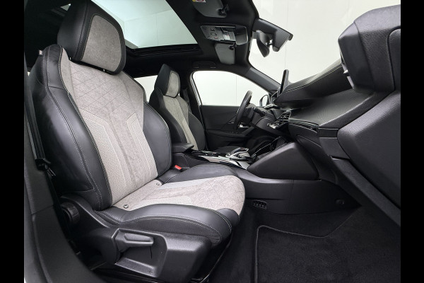 Peugeot e-2008 EV GT Pack SOH 90% Panoramadak Adap.Cruise 360°Camera Stoelverwarming Apple Carplay Android Auto 50kWh Navi Ecc Lmv Led Lane Assist Voorruitverwarming 1e Eigenaar Dealeronderhouden Origineel Nederlandse Auto