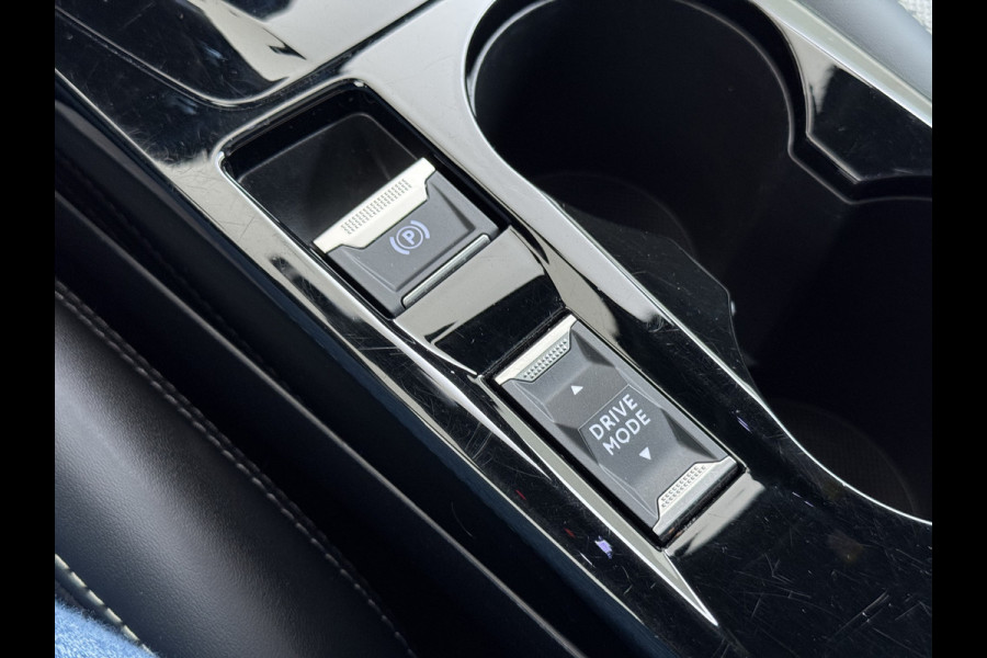 Peugeot e-2008 EV GT Pack SOH 90% Panoramadak Adap.Cruise 360°Camera Stoelverwarming Apple Carplay Android Auto 50kWh Navi Ecc Lmv Led Lane Assist Voorruitverwarming 1e Eigenaar Dealeronderhouden Origineel Nederlandse Auto
