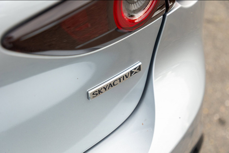 Mazda 3 2.0 e-SkyActiv-X M Hybrid 180 Luxury I Leder I adap cruise I Bose I