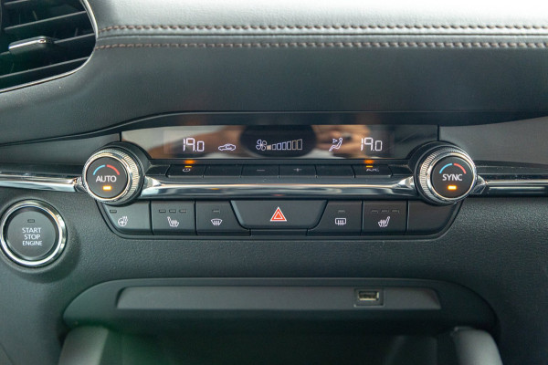 Mazda 3 2.0 e-SkyActiv-X M Hybrid 180 Luxury I Leder I adap cruise I Bose I
