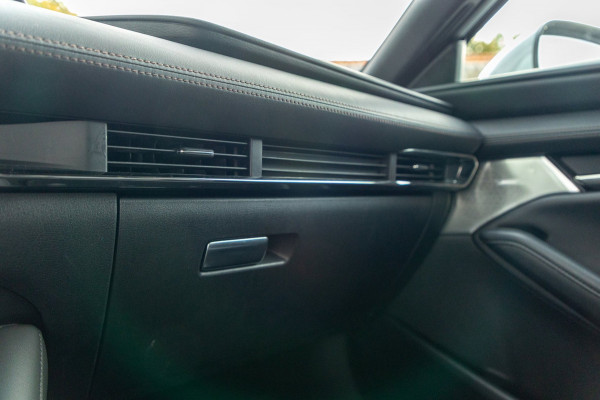 Mazda 3 2.0 e-SkyActiv-X M Hybrid 180 Luxury I Leder I adap cruise I Bose I