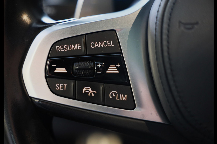 BMW 3 Serie Touring 320e M Line / Head Up / Memory / Navi / Camera / Acc / F1 / Open Panoramadak / Led / Pdc / 19 Inch