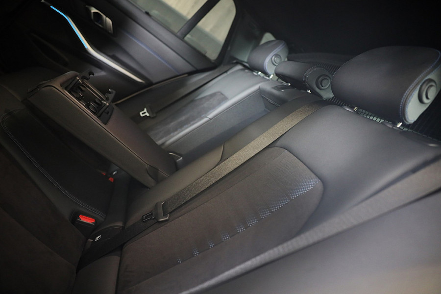 BMW 3 Serie Touring 320e M Line / Head Up / Memory / Navi / Camera / Acc / F1 / Open Panoramadak / Led / Pdc / 19 Inch