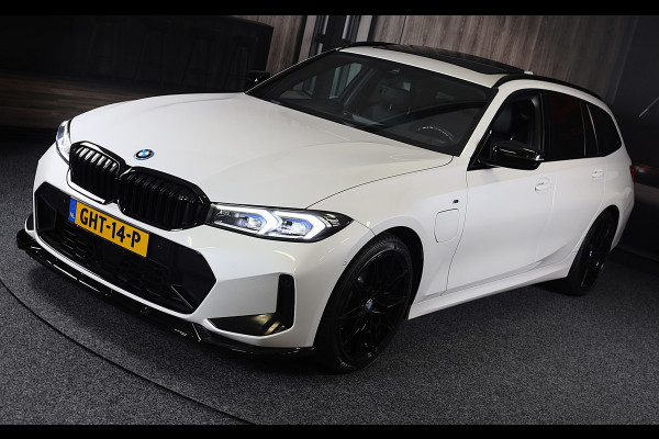 BMW 3 Serie Touring 320e M Line / Head Up / Memory / Navi / Camera / Acc / F1 / Open Panoramadak / Led / Pdc / 19 Inch