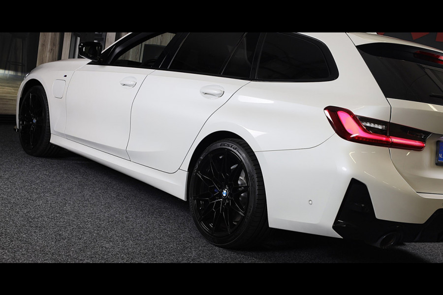 BMW 3 Serie Touring 320e M Line / Head Up / Memory / Navi / Camera / Acc / F1 / Open Panoramadak / Led / Pdc / 19 Inch