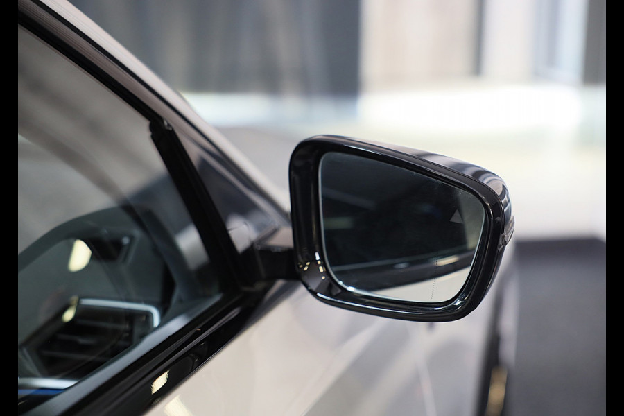 BMW 3 Serie Touring 320e M Line / Head Up / Memory / Navi / Camera / Acc / F1 / Open Panoramadak / Led / Pdc / 19 Inch