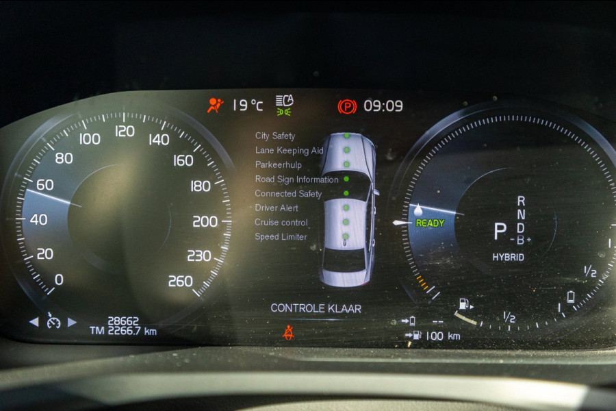 Volvo S60 2.0 Recharge T6 AWD R-Design 20inch Maxton Black edition R-design