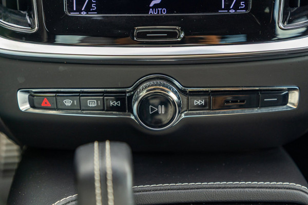 Volvo S60 2.0 Recharge T6 AWD R-Design 20inch Maxton Black edition R-design