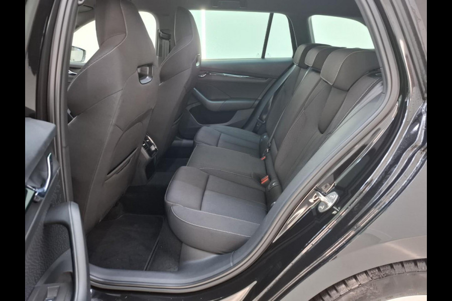 Škoda Octavia Combi 1.0 e-TSI Automaat Sport Business Trekhaak Navigatie Apple Carplay/ Android Auto Parkeersensoren Full led Virtual Cockpit Cruise control Climate control Lichtmetalen velgen Getinte ramen