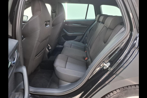 Škoda Octavia Combi 1.0 e-TSI Automaat Sport Business Trekhaak Navigatie Apple Carplay/ Android Auto Parkeersensoren Full led Virtual Cockpit Cruise control Climate control Lichtmetalen velgen Getinte ramen