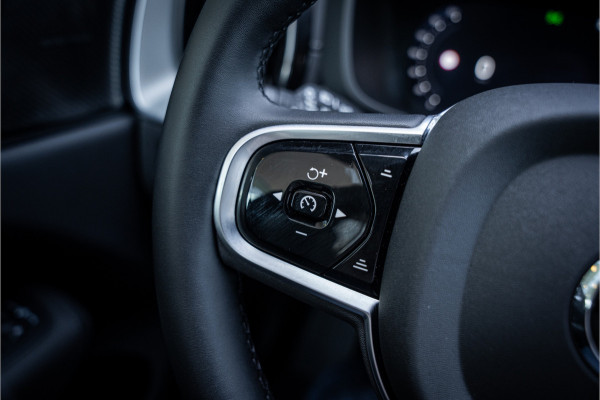 Volvo XC60 T8 Recharge Plus Black Edition ** Panodak ** HUD ** Facelift ** Harman/Kardon