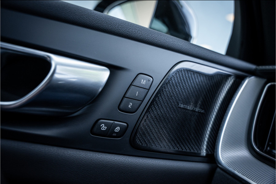 Volvo XC60 T8 Recharge Plus Black Edition ** Panodak ** HUD ** Facelift ** Harman/Kardon
