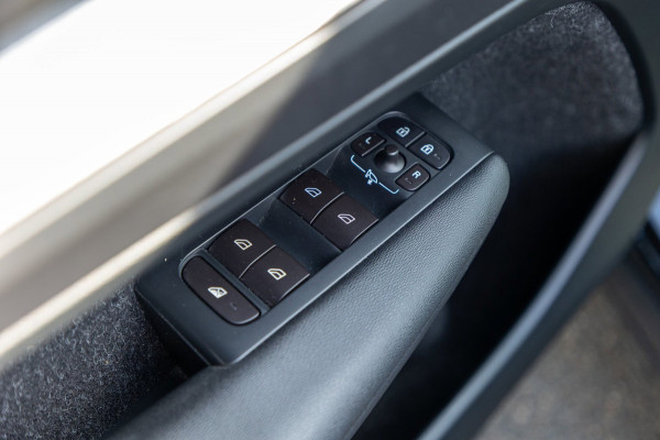 Volvo XC40 2.0 T4 Momentum Pro I Camera I apple android I zeer netjes I