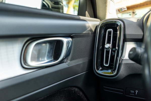 Volvo XC40 2.0 T4 Momentum Pro I Camera I apple android I zeer netjes I