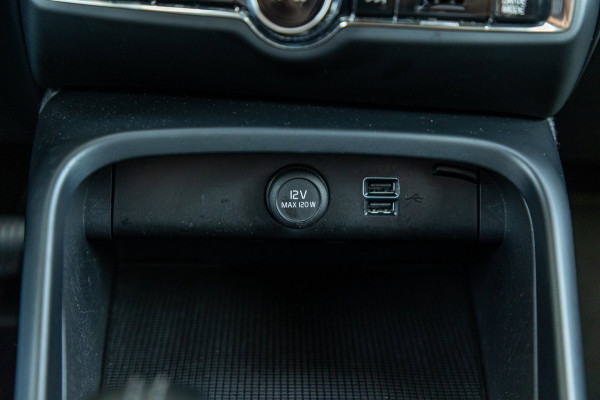 Volvo XC40 2.0 T4 Momentum Pro I Camera I apple android I zeer netjes I