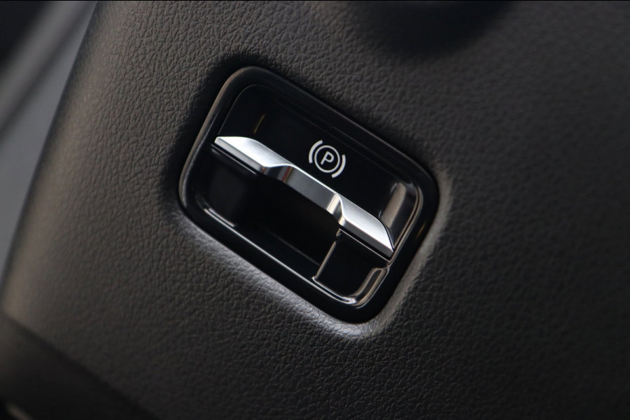 Mercedes-Benz C-Klasse 300 e AMG Line / PANO / HUD / 2X MEMORY / 360 / ACC / KEYLESS