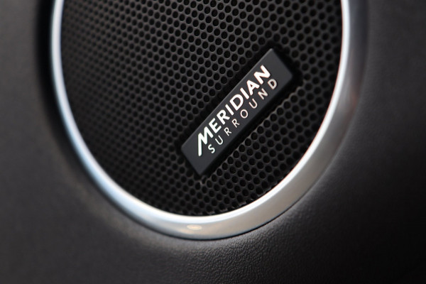 Land Rover Discovery Sport P300e 1.5 R-Dynamic SE / PANO / MEMORY / ACC / MERIDIAN / CAMERA / KEYLESS