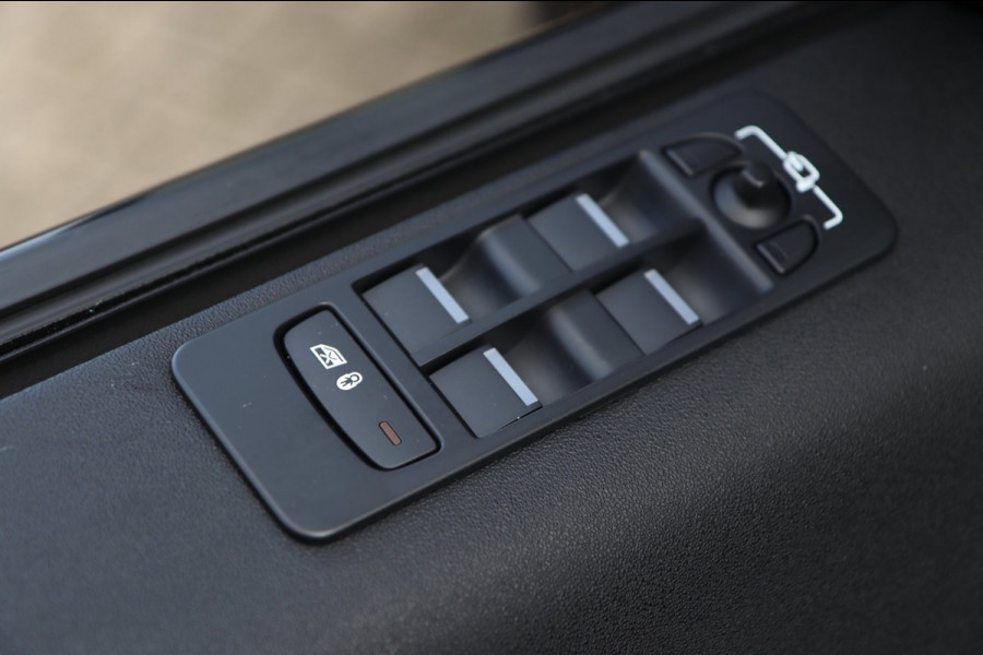 Land Rover Discovery Sport P300e 1.5 R-Dynamic SE / PANO / MEMORY / ACC / MERIDIAN / CAMERA / KEYLESS