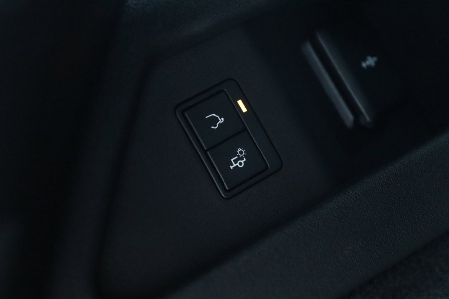 Land Rover Discovery Sport P300e 1.5 R-Dynamic SE / PANO / MEMORY / ACC / MERIDIAN / CAMERA / KEYLESS