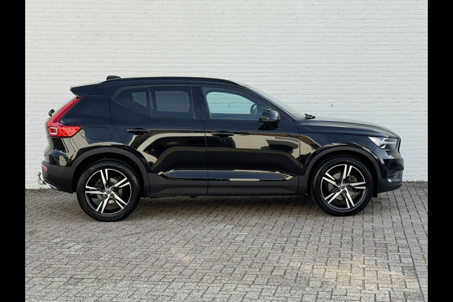 Volvo XC40 2.0 T4 R-Design Automaat Pano Trekhaak Camera Adaptive Cruise Leder Carplay Harman/Kardon All-Season banden