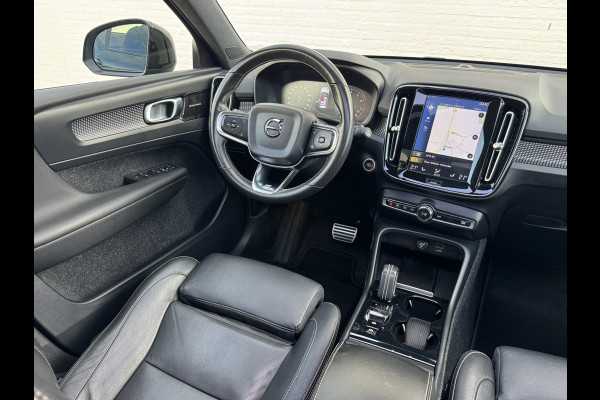 Volvo XC40 2.0 T4 R-Design Automaat Pano Trekhaak Camera Adaptive Cruise Leder Carplay Harman/Kardon All-Season banden