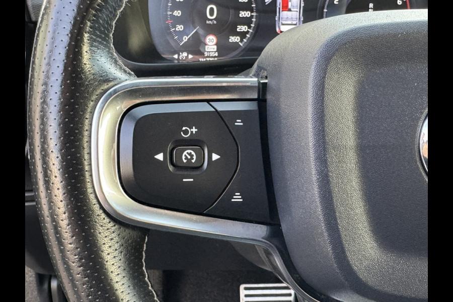 Volvo XC40 2.0 T4 R-Design Automaat Pano Trekhaak Camera Adaptive Cruise Leder Carplay Harman/Kardon All-Season banden