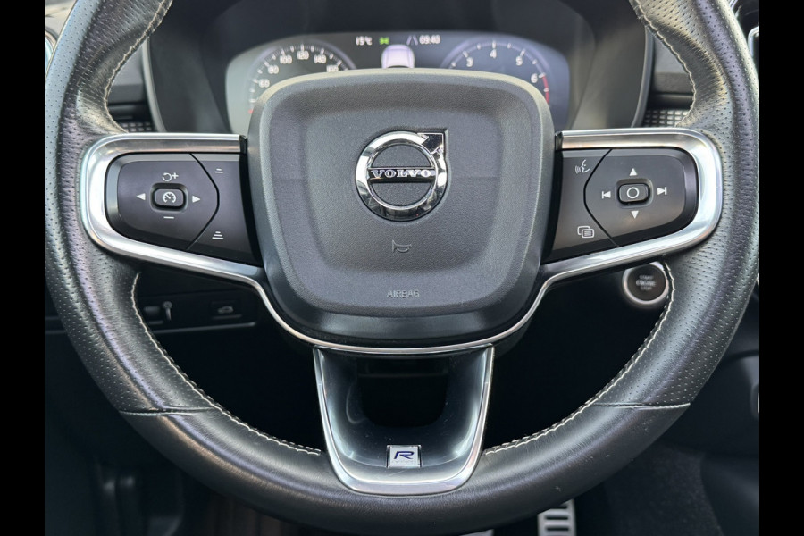 Volvo XC40 2.0 T4 R-Design Automaat Pano Trekhaak Camera Adaptive Cruise Leder Carplay Harman/Kardon All-Season banden