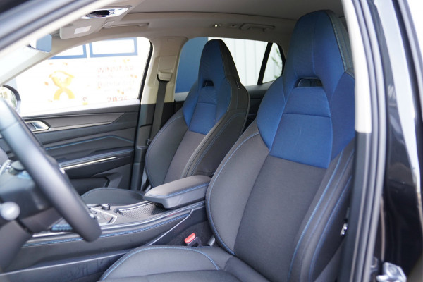 Lynk & Co 01 1.5|Prijs incl. 12 mnd garantie| Black Pakket PDC Panoramadak LMV Navi Apple carplay/Android auto Camera