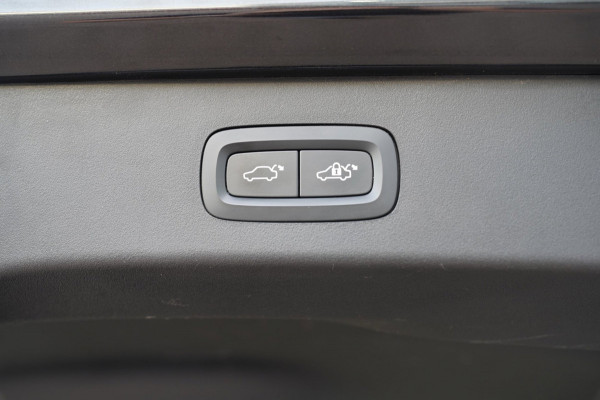 Lynk & Co 01 1.5|Prijs incl. 12 mnd garantie| Black Pakket PDC Panoramadak LMV Navi Apple carplay/Android auto Camera