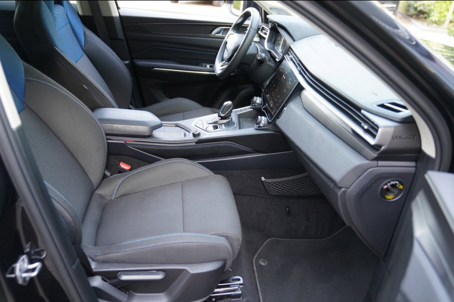 Lynk & Co 01 1.5|Prijs incl. 12 mnd garantie| Black Pakket PDC Panoramadak LMV Navi Apple carplay/Android auto Camera