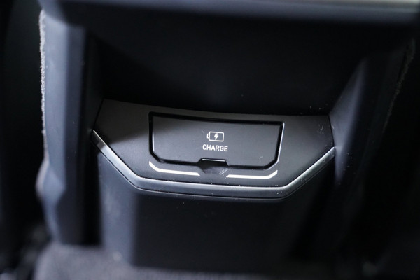 Lynk & Co 01 1.5|Prijs incl. 12 mnd garantie| Black Pakket PDC Panoramadak LMV Navi Apple carplay/Android auto Camera